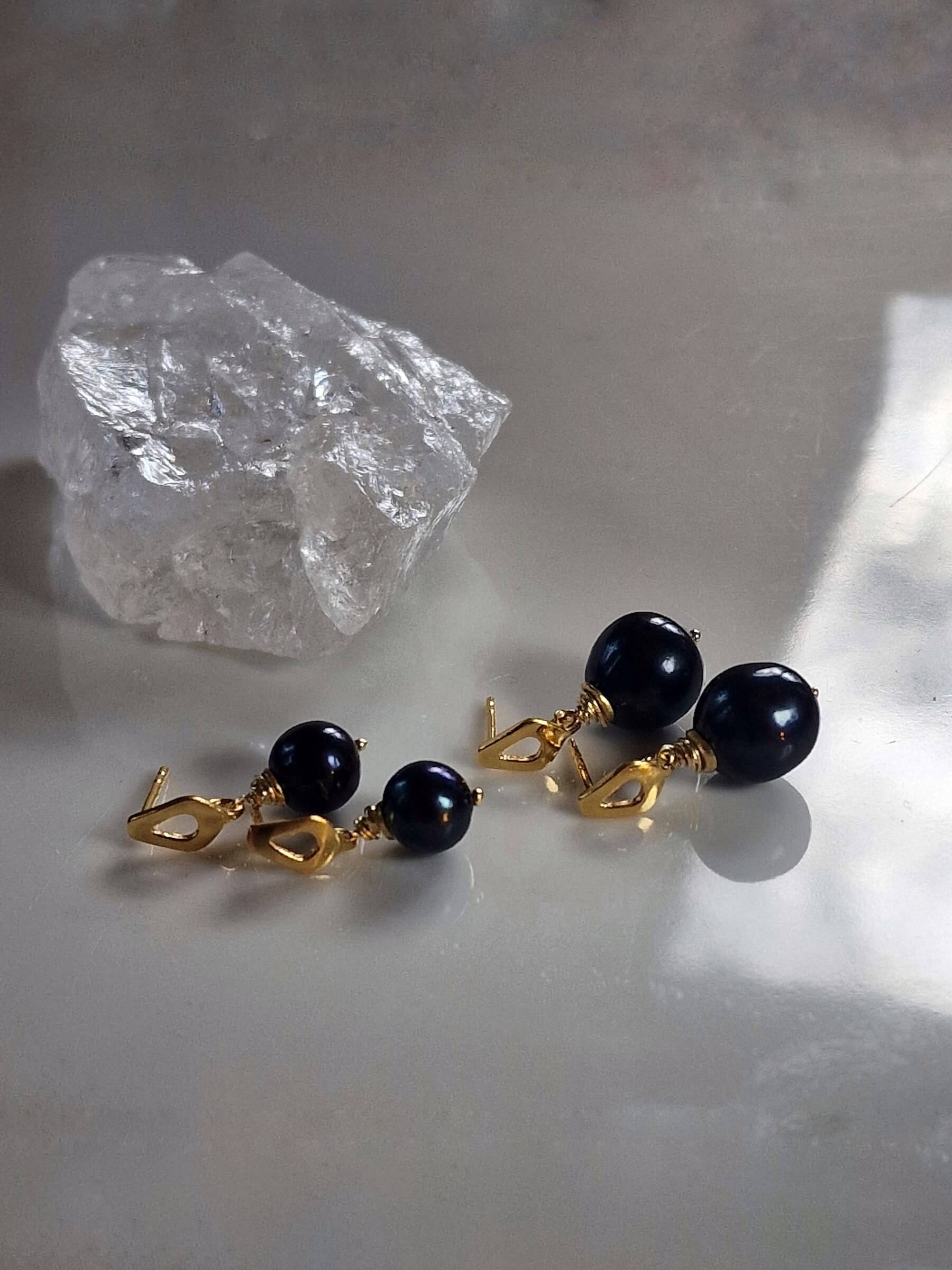 Kolczyki z czarną perłą