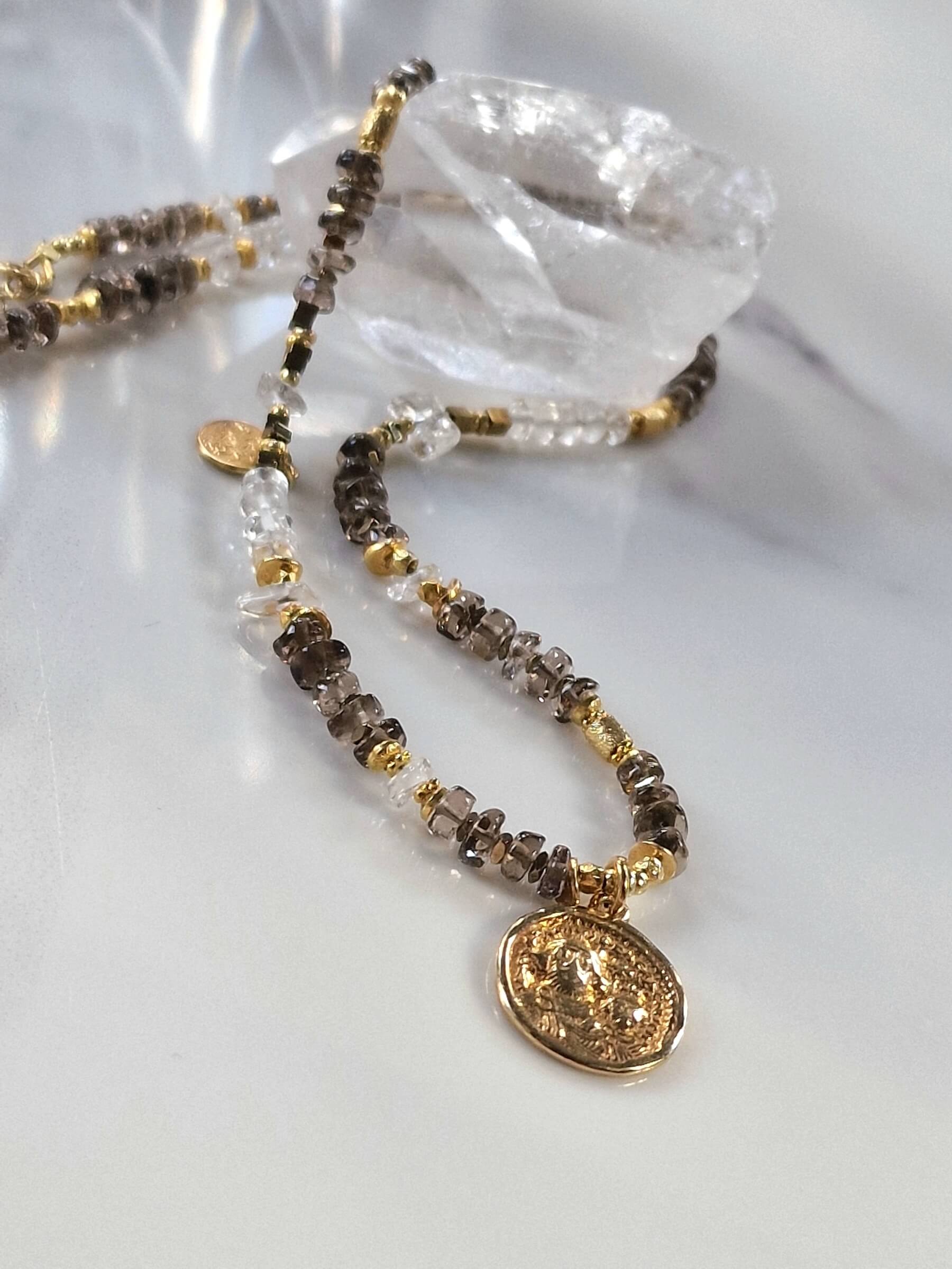Naszyjnik z Kwarcu Dymnego i Kryształu Górskiego z Zawieszką - Moneta