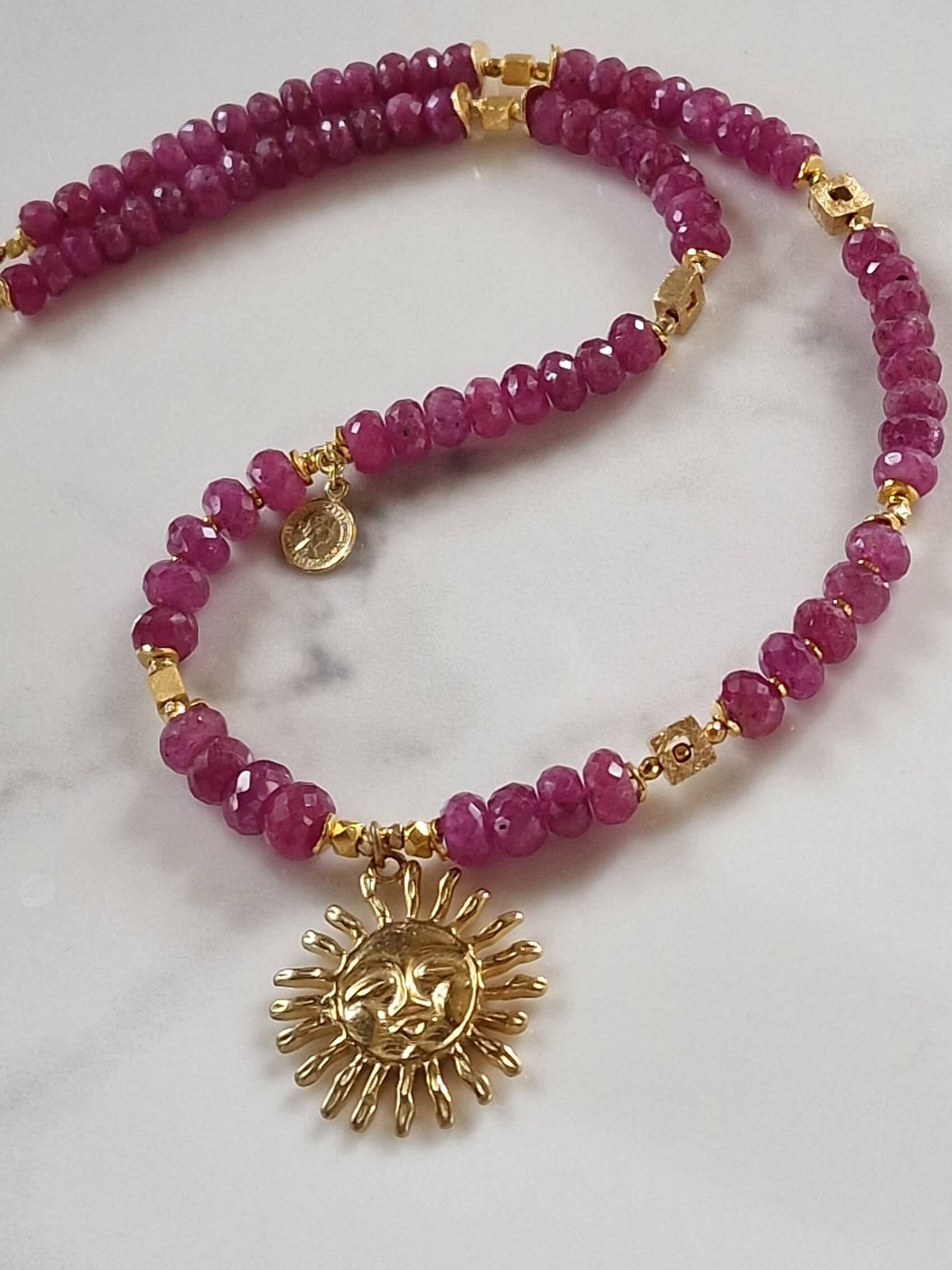 Naszyjnik z Rubinów z Zawieszką - Słońce