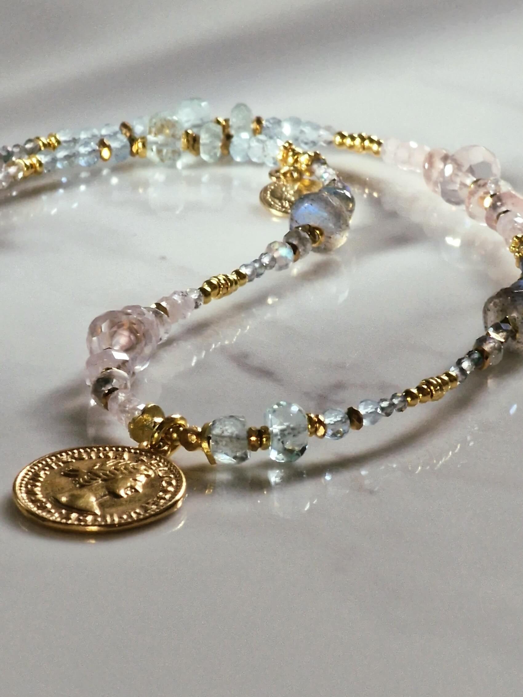 Naszyjnik z Morganitów, Akwamarynów i Labradorytów z Zawieszką - Moneta