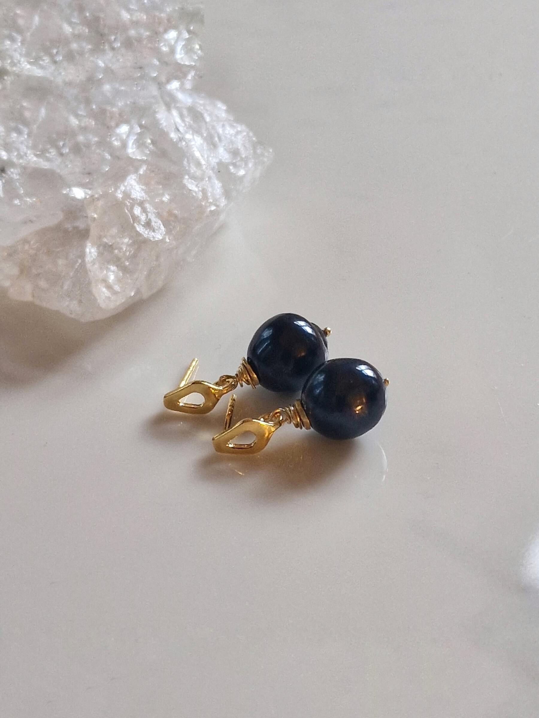 Kolczyki z dużą czarną perłą