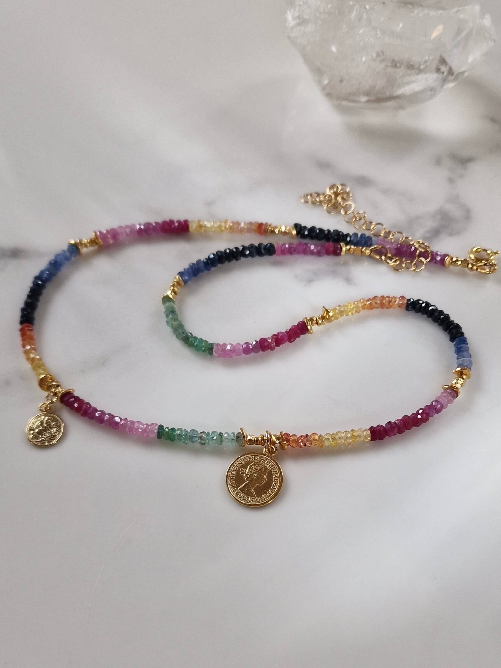 Naszyjnik z Rubinów, Szmaragdów i Szafirów z Zawieszką - Mała Moneta