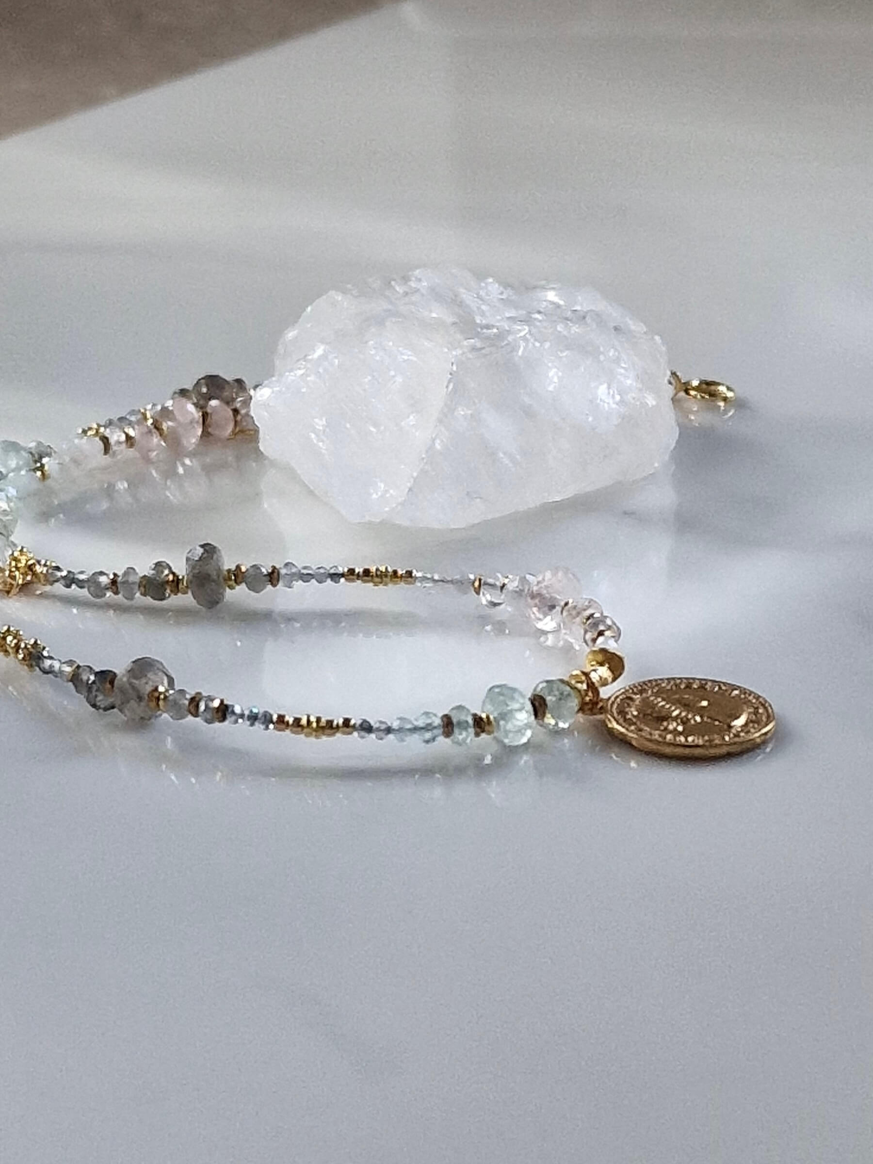 Naszyjnik z Morganitów, Akwamarynów i Labradorytów z Zawieszką - Moneta