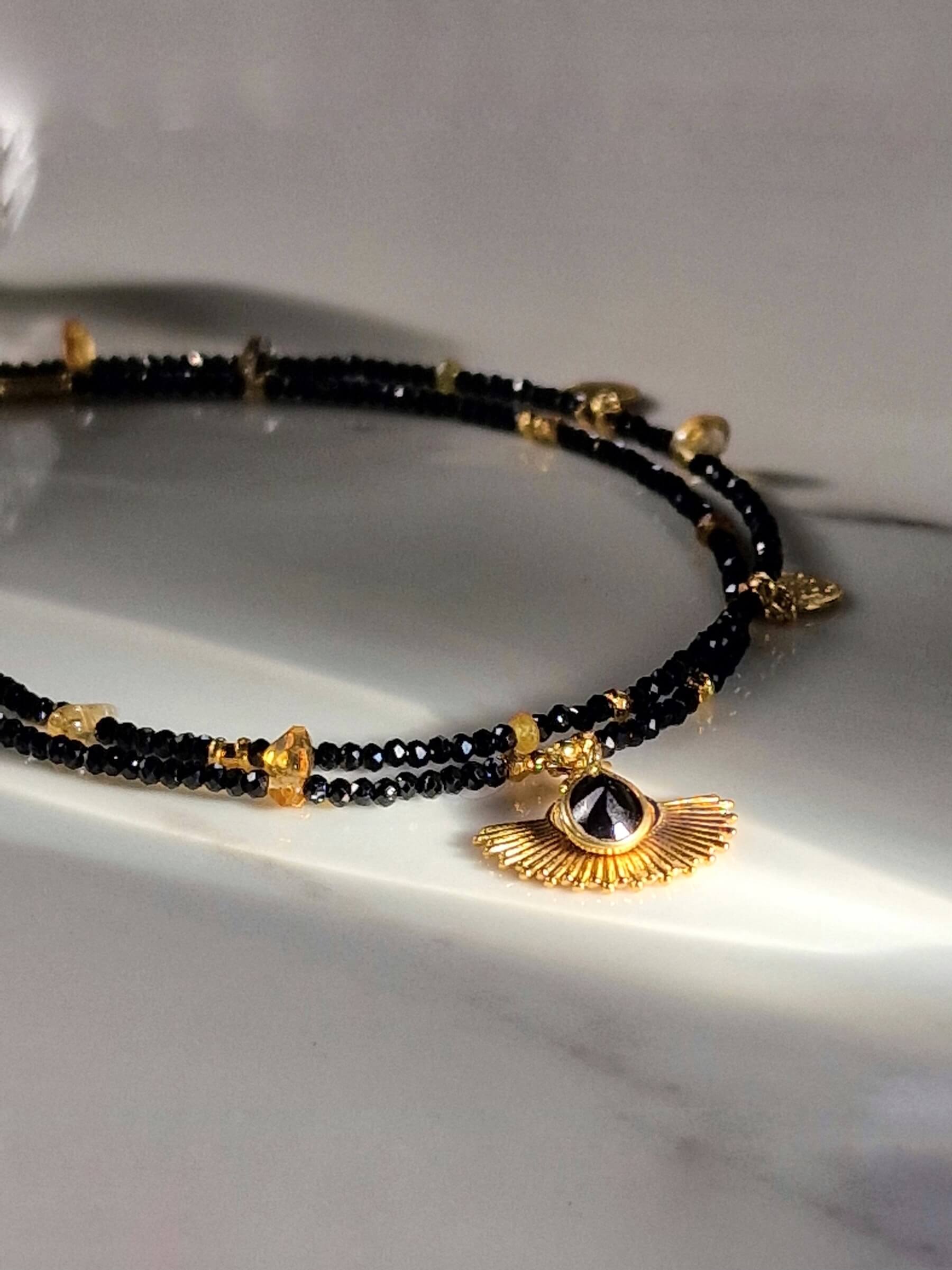 Naszyjnik Podwójny Czarno-Złoty z Zawieszką - Słońce z Turmalinem