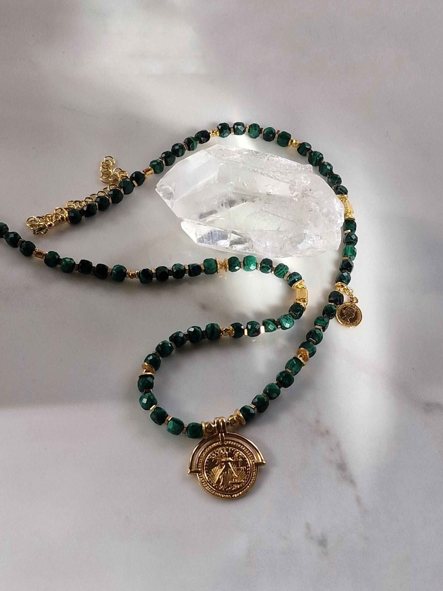 Naszyjnik z Malachitu z Zawieszką - Moneta