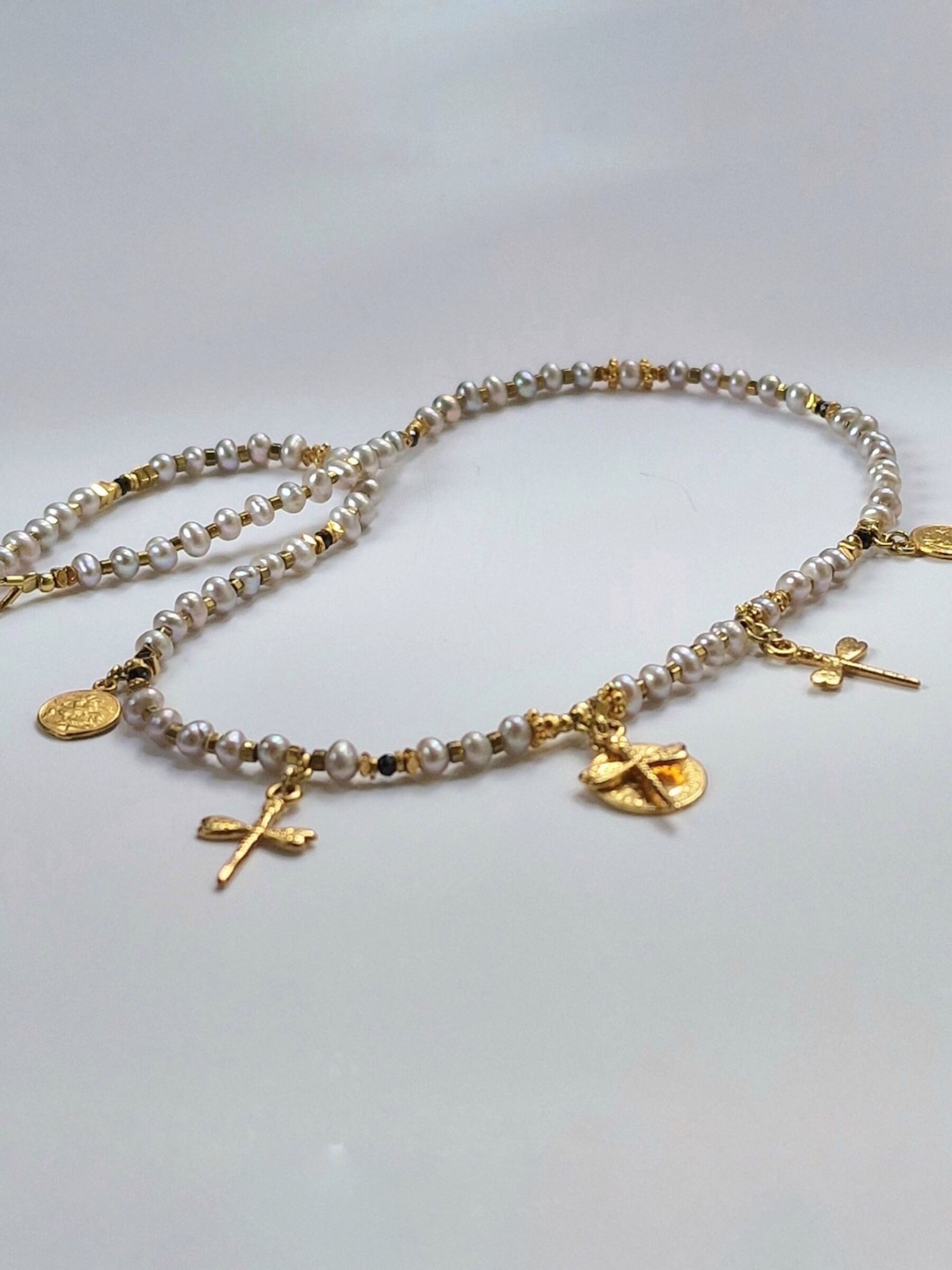 Zestaw Naszyjników z Szarych Pereł z Monetkami