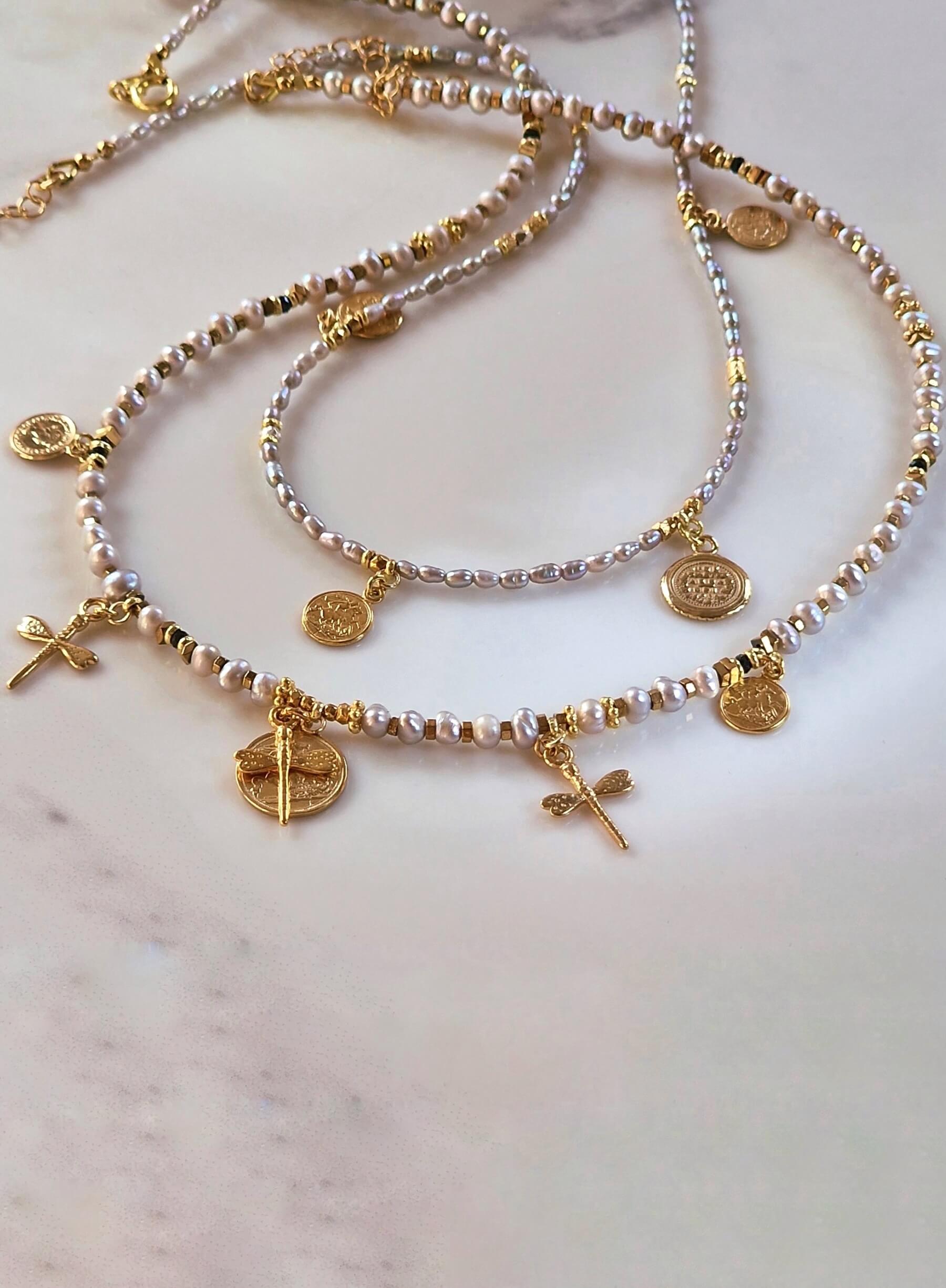 Zestaw Naszyjników z Szarych Pereł z Monetkami