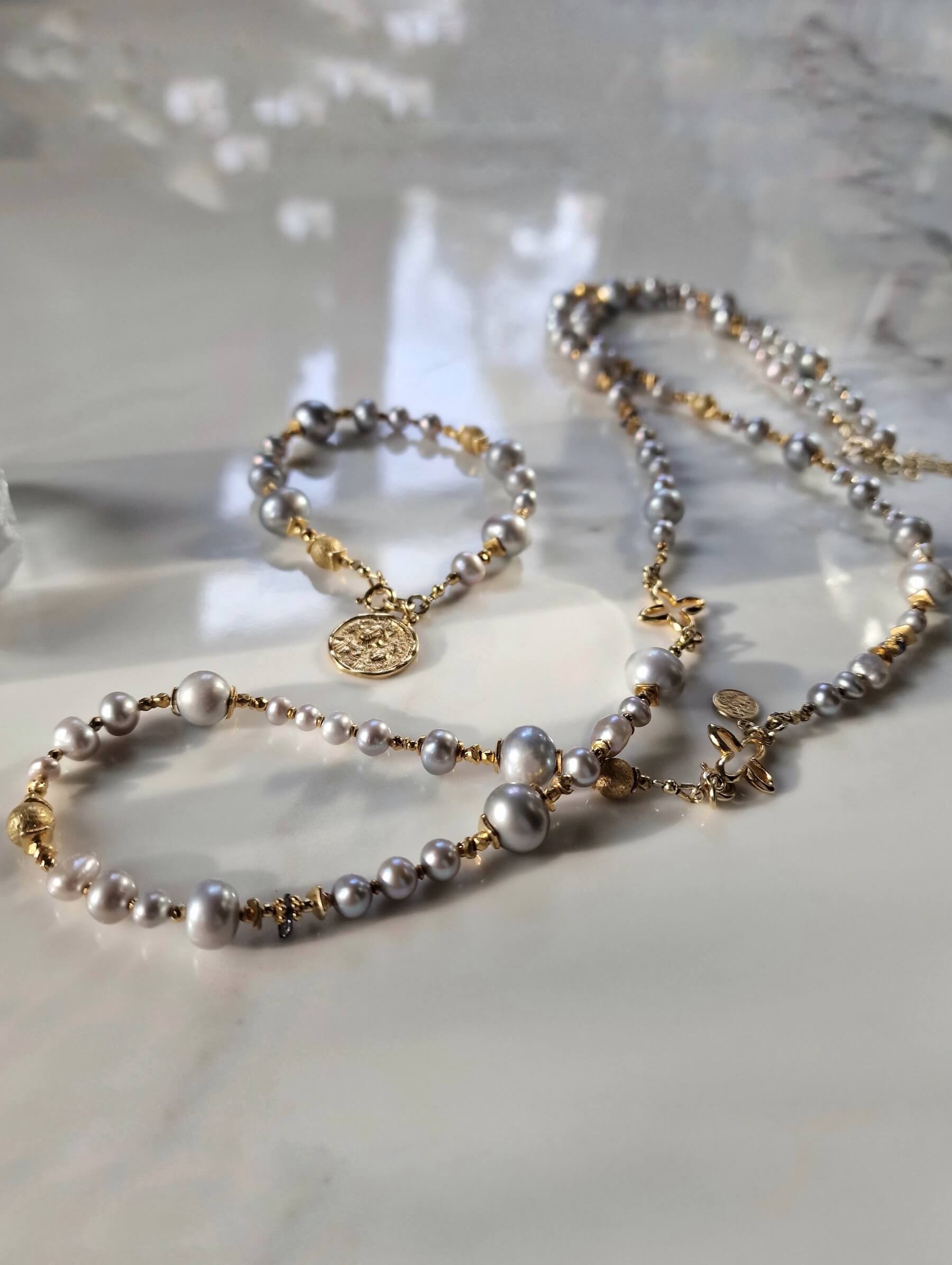 Długi Naszyjnik z Szarych Pereł