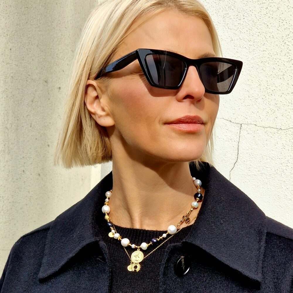 Krótki naszyjnik z białych i czarnych pereł