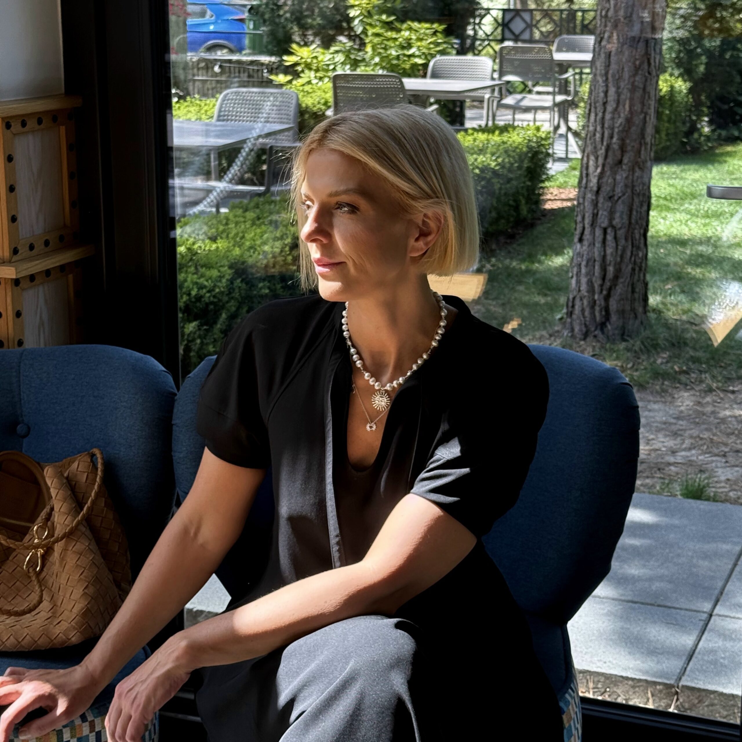 Naszyjnik z białych pereł ze srebrnym Słońcem - obrazek 6